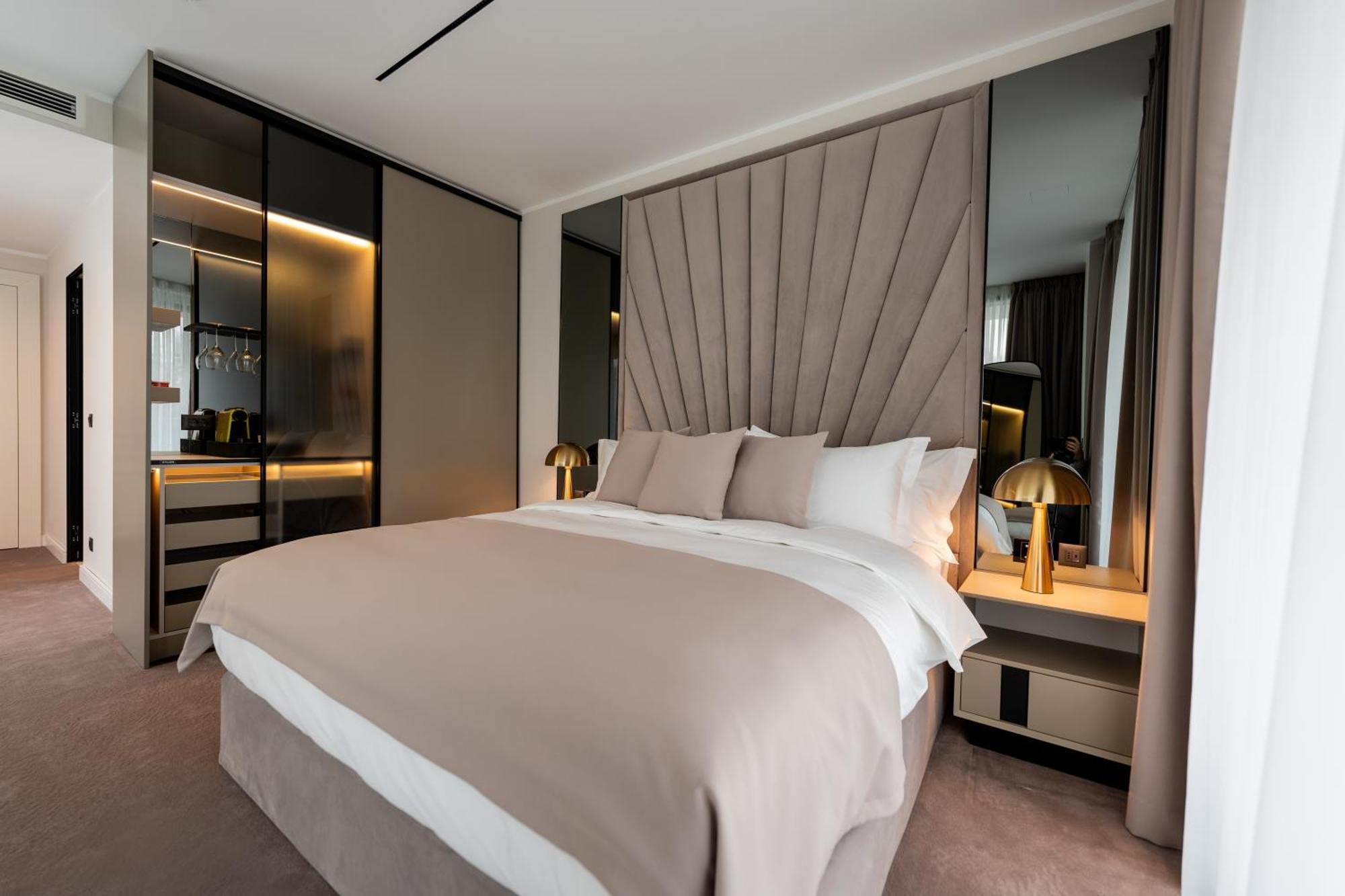 New Belgrade Premium Hotel Exterior photo